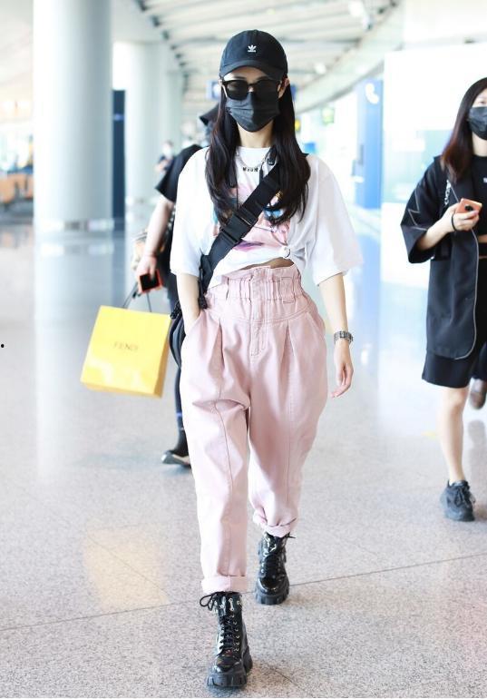 粉色长裤明星,明星演绎粉色长裤时尚潮流