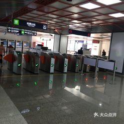 石湫网红地铁,打卡新地标，地铁文化新潮流