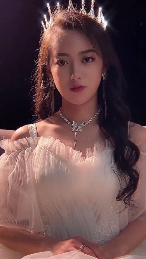 姐就是女王是哪个网红,揭秘网络红人崛起之路