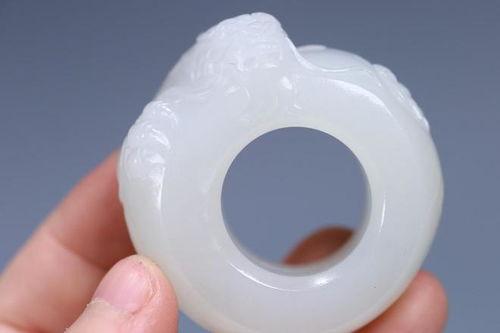 和田玉籽料镯心怎么看,探寻天然玉质的独特魅力