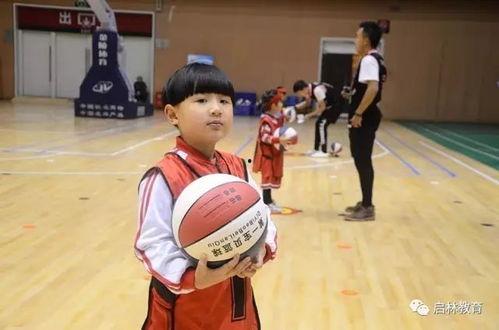 网红婴儿篮球发带视频,萌态可掬萌翻众人