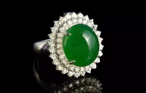 明星翡翠戒指图片,翡翠戒指的华丽演绎