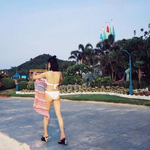 边走边拍的网红照片