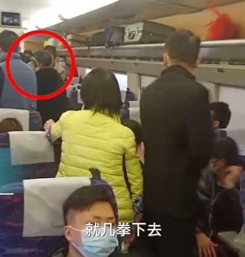 男子高铁上吃瓜,男子吃瓜引发热议