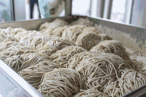 网红手打面,匠心独运，面香四溢的美食传奇